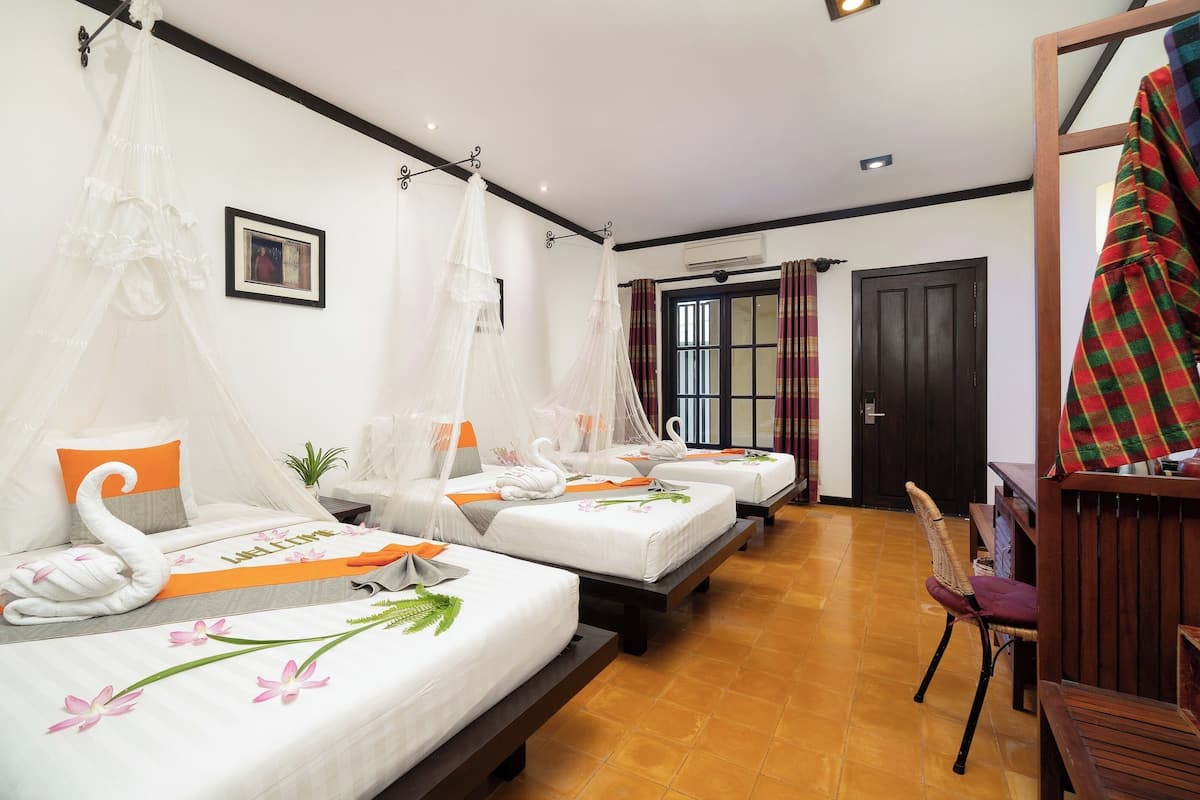 Deluxe Family Room - Free Pick Up | 1 bedroom, premium bedding, pillowtop beds, minibar