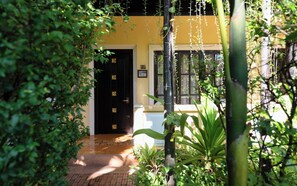 Junior Suite With Balcony and Pool View - Free Pick Up | Room amenity