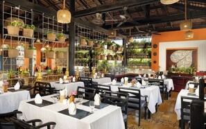 Daily buffet breakfast (USD 5 per person)