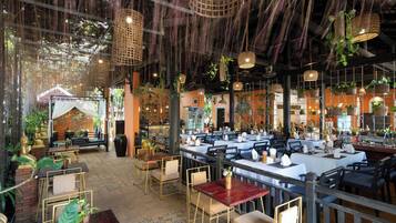 Lunch, dinner, brunch served; international cuisine, pool views