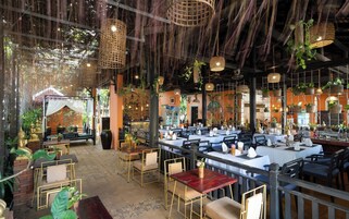 Lunch, dinner, brunch served; international cuisine, pool views 