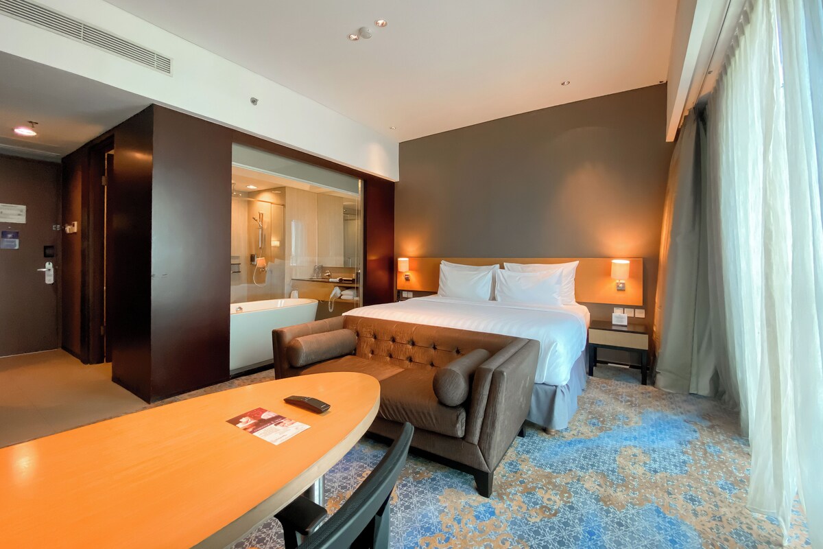 In-room safe, desk, laptop workspace, WiFi (free)