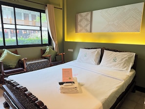 Habitación estándar doble | Ropa de cama de alta calidad, minibar, escritorio y wifi gratis