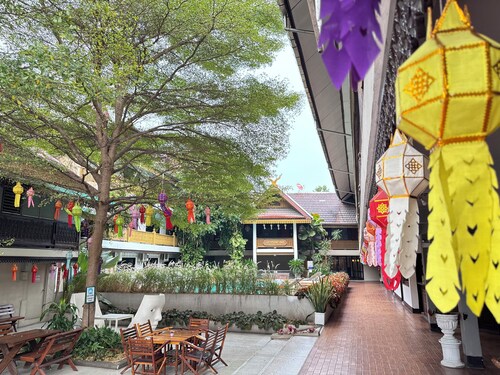 Collection O Khu Mueang near Tha Phae Gate (formerly Lai Thai Guesthouse)