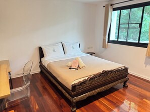 Deluxe Double | Premium bedding, minibar, desk, free WiFi - Collection O Khu Mueang near Tha Phae Gate (formerly Lai Thai Guesthouse) (Chiang Mai)