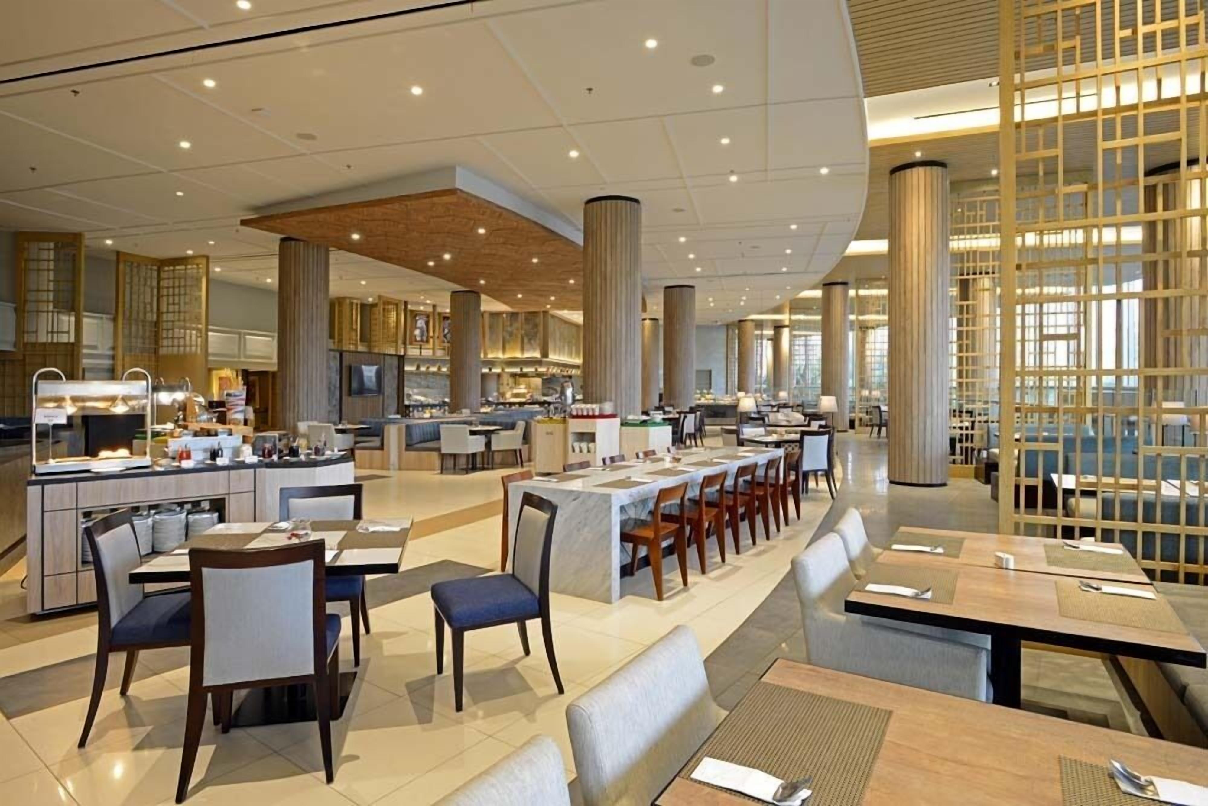 2 restaurants, breakfast, lunch, dinner served; Chinese cuisine 