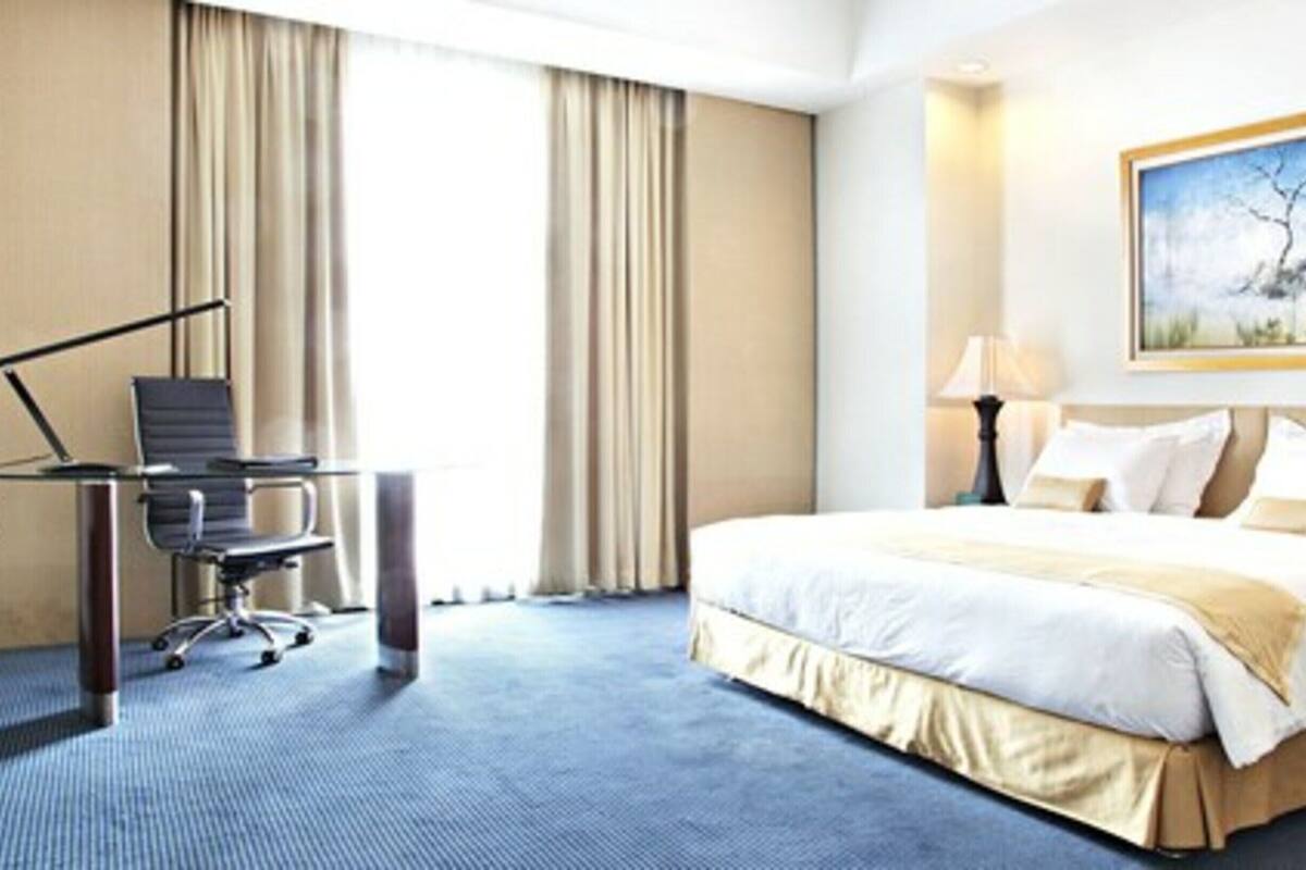 Superior Room | Minibar, in-room safe, desk, soundproofing