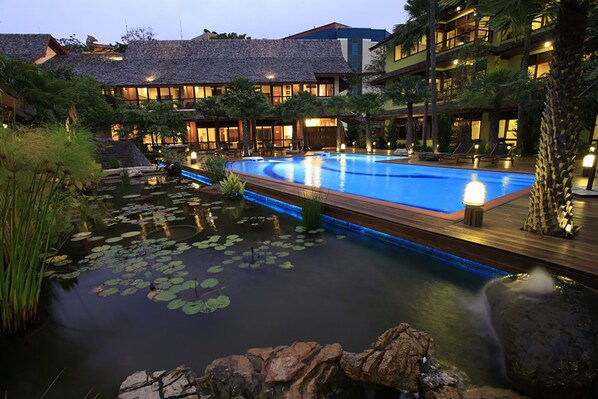 Outdoor pool, free pool cabanas, pool loungers - VC@Suanpaak Hotel & Serviced Apartments (Chiang Mai)