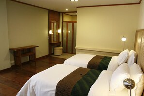 Luxury Room | In-room safe, desk, iron/ironing board, free cots/infant beds - VC@Suanpaak Hotel & Serviced Apartments (Chiang Mai)