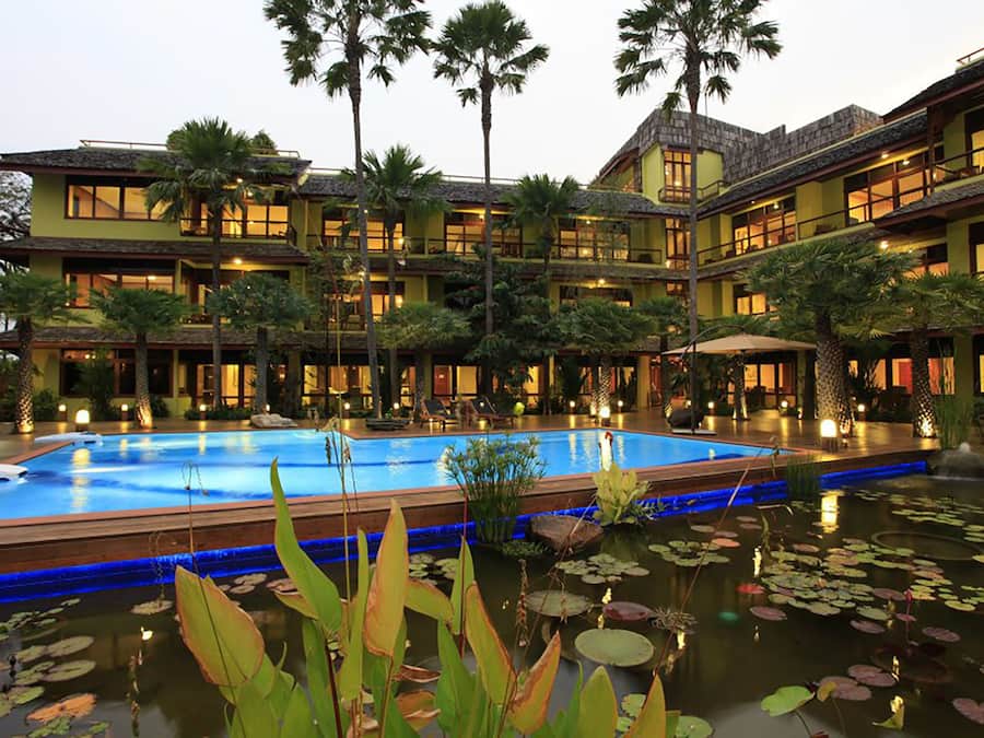 Outdoor pool, free pool cabanas, pool loungers