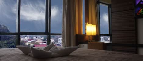 Junior Suite | 1 bedroom, minibar, in-room safe, desk