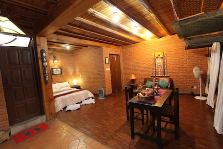 Deluxe Room | Premium bedding, in-room safe, desk, iron/ironing board