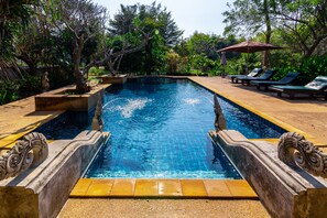 Outdoor pool, open 6 AM to 7 PM, pool loungers - Jasmine Hills Villas & Spa (Doi Saket)
