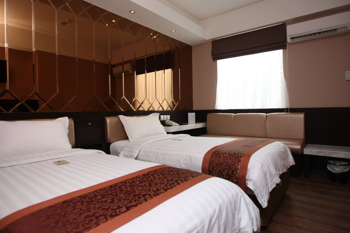 Deluxe Room | In-room safe, WiFi (free)
