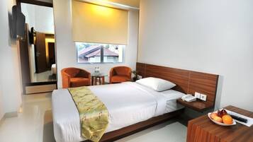 Minibar, in-room safe, free WiFi