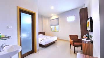 Deluxe Room | Minibar, in-room safe, free WiFi