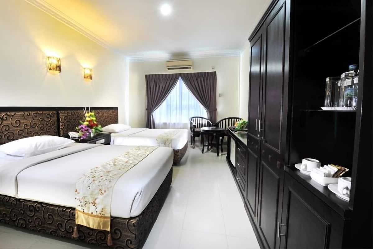 Minibar, in-room safe, free WiFi