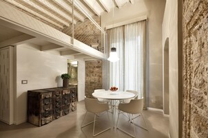 Deluxe Studio | Premium bedding, down comforters, individually furnished