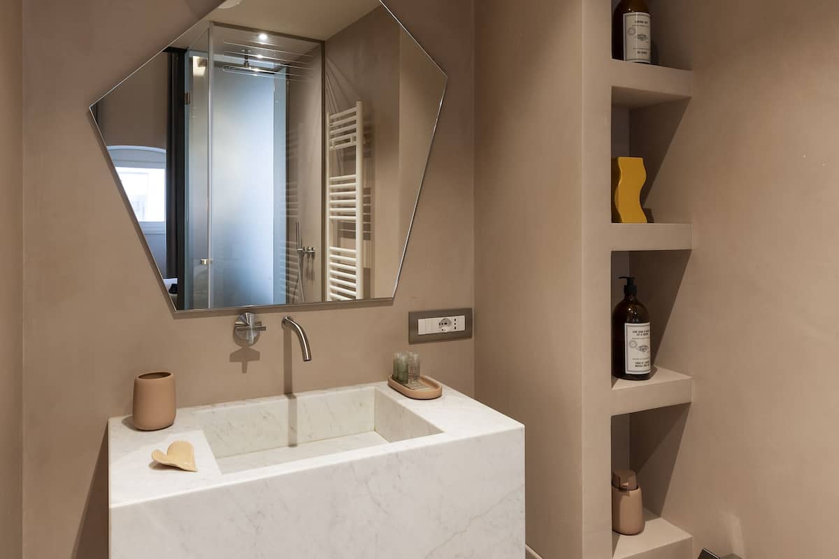 junior suite | bathroom | shower, rainfall showerhead, free toiletries, hair dryer