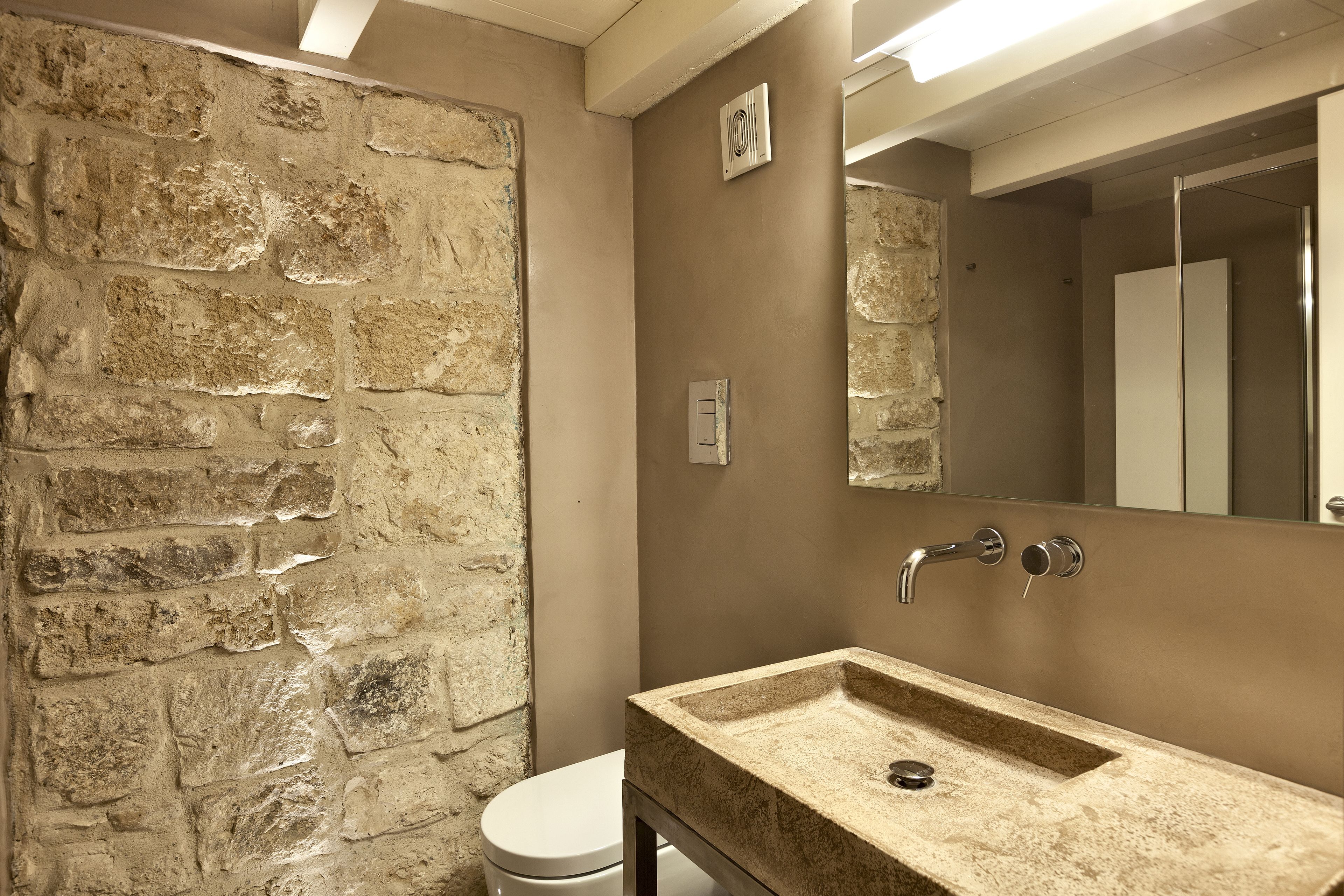 shower, rainfall showerhead, free toiletries, hair dryer