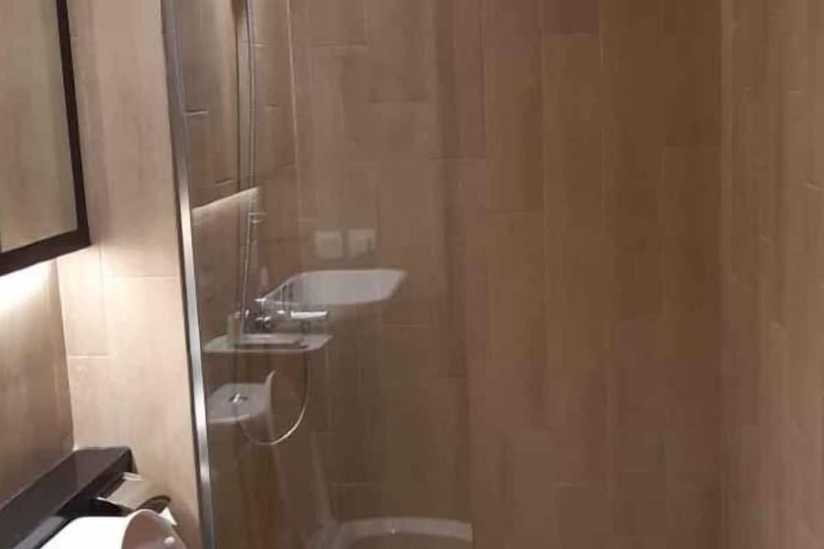 Baño | Regadera, regadera tipo lluvia, amenidades de baño gratuitas