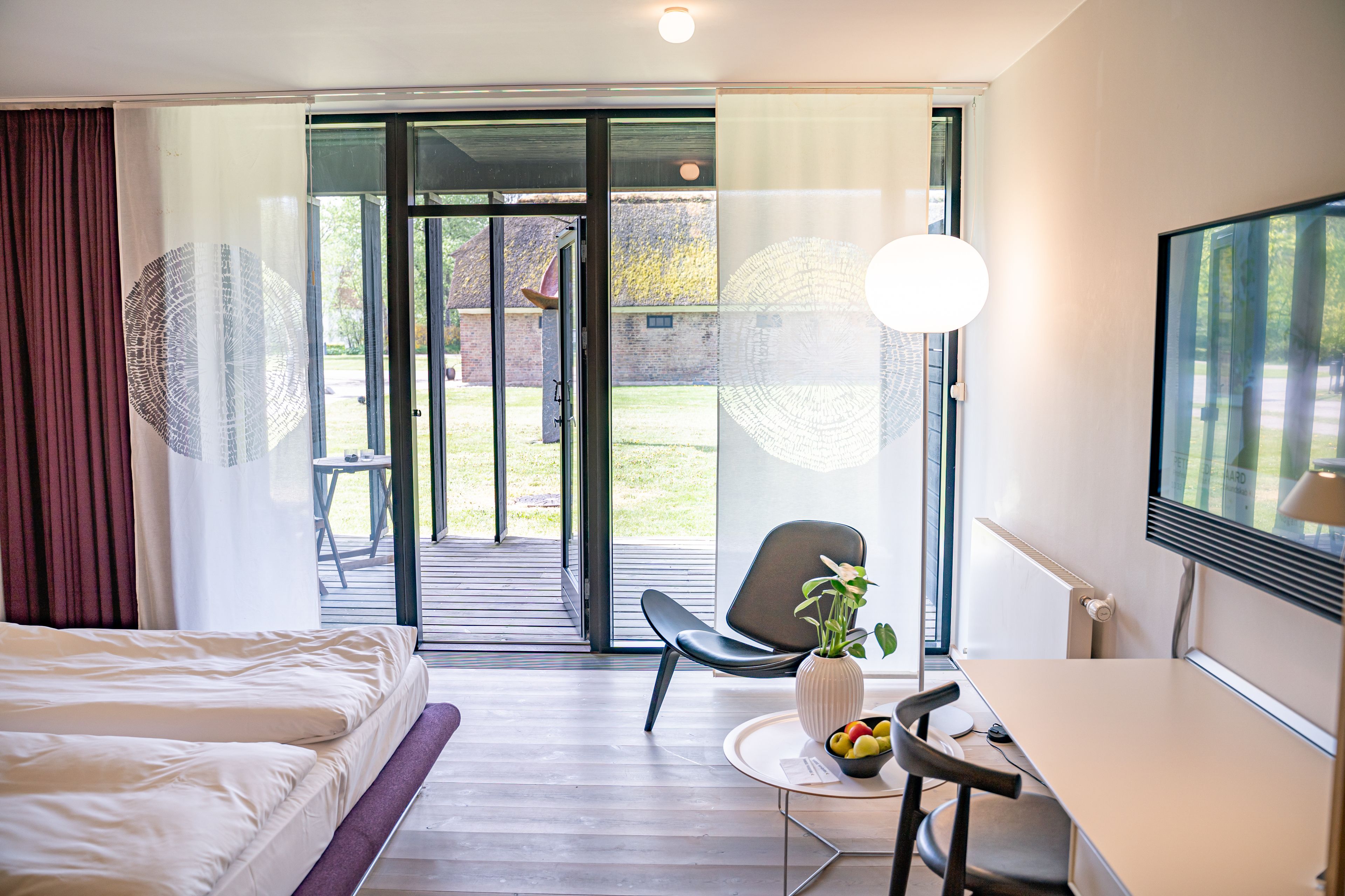 superior room, bathtub | view from room