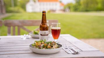 Breakfast, lunch, dinner served; local cuisine