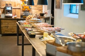 Daily buffet breakfast (DKK 185 per person) - Nørre Vosborg Herregård (Vemb)