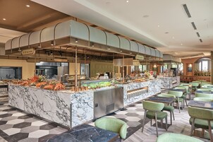 Daily buffet breakfast (TWD 748 per person)