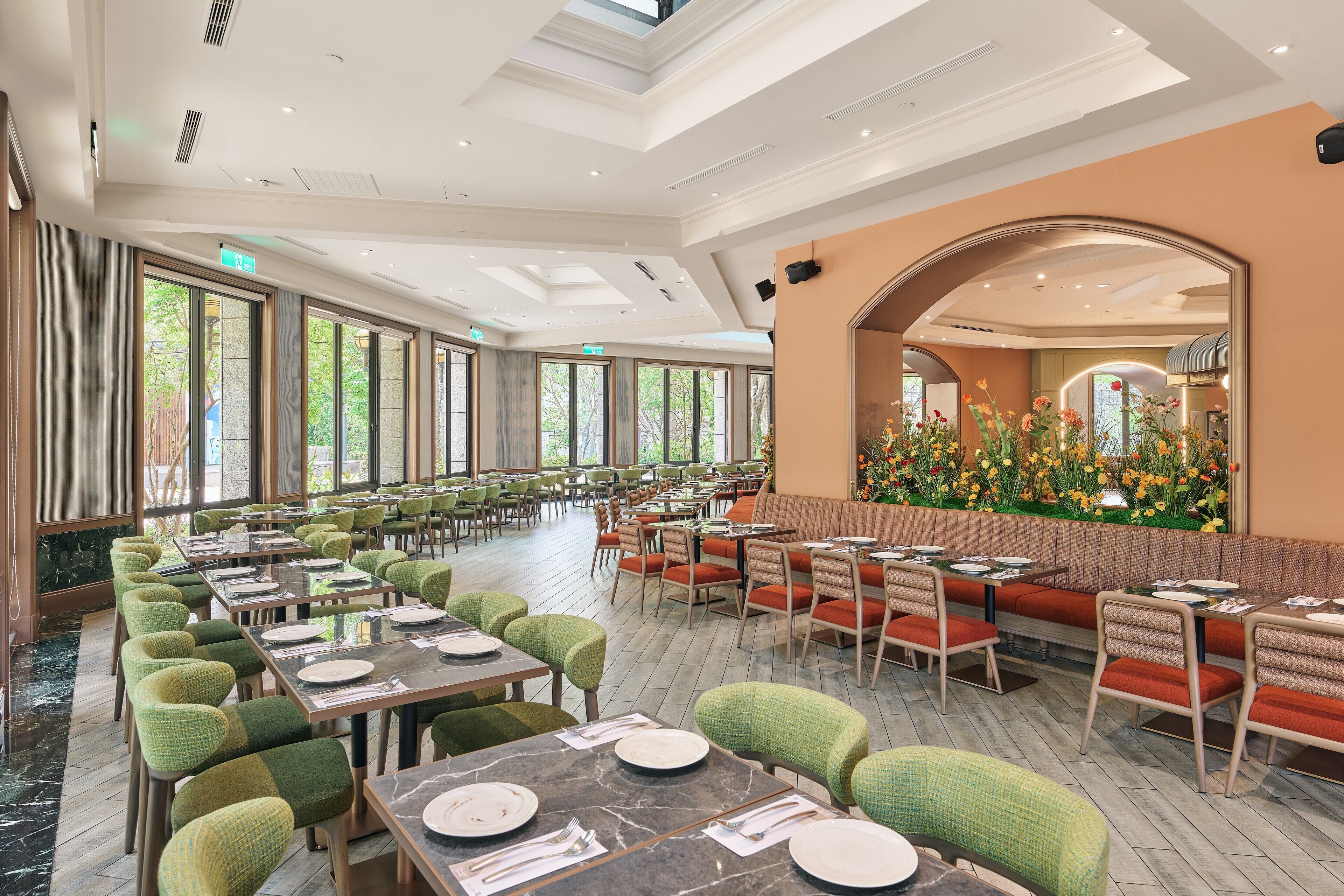 4 restaurantes; se sirve desayuno, almuerzo y cena; cocina china