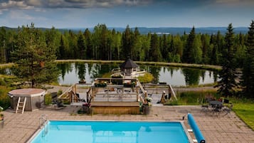 Piscine couverte, piscine extérieure (ouverte en saison)