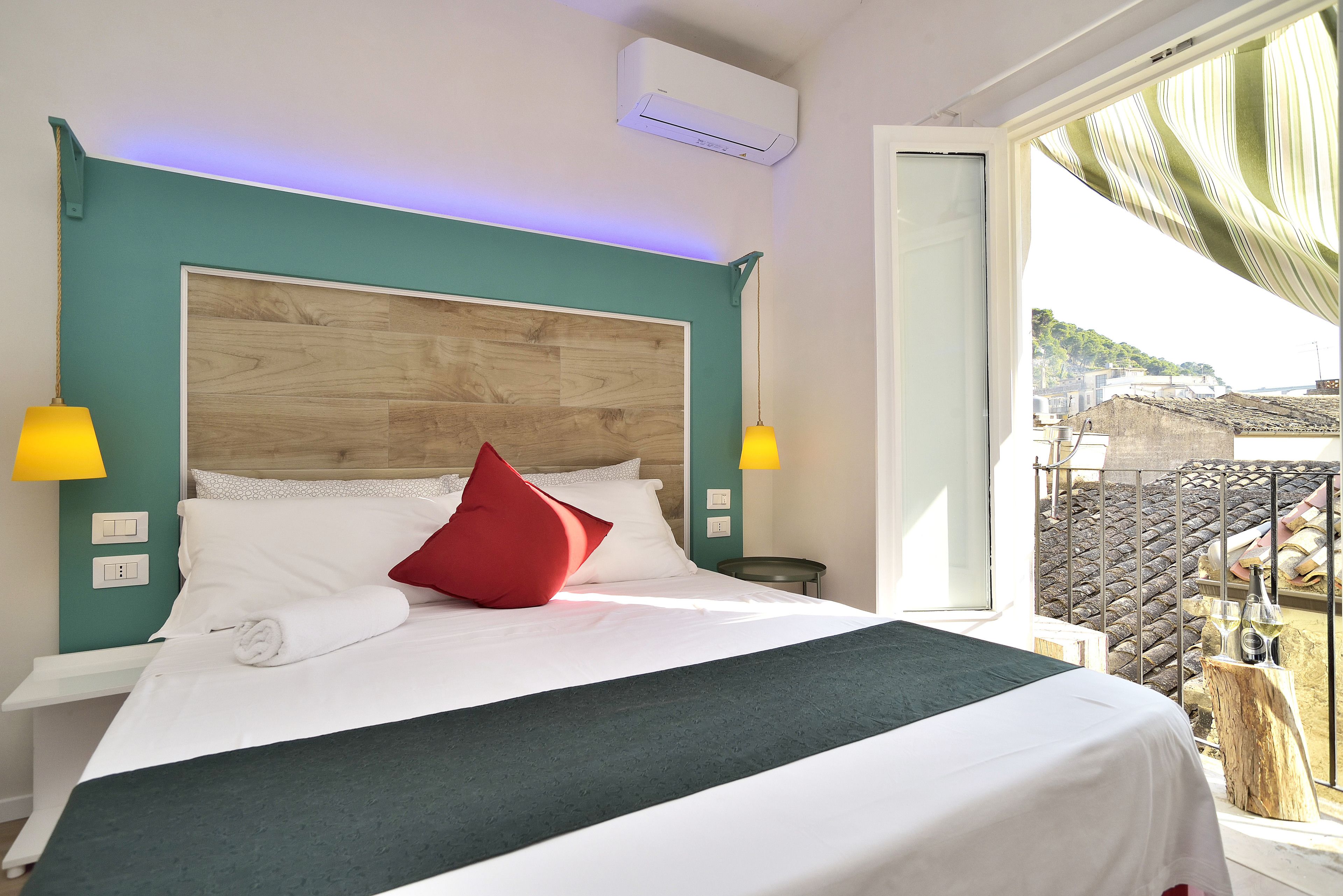 Dobbeltrom, balkong, anneks | Italienske Frette-laken, skrivebord, blendingsgardiner og lydisolert