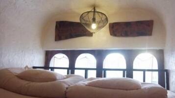 Twin Room, Shared Bathroom | Free WiFi, bed sheets