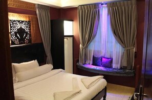 Budget Suite | In-room safe, individually decorated, individually furnished, desk - Naga Angkor Hostel (Siem Reap)