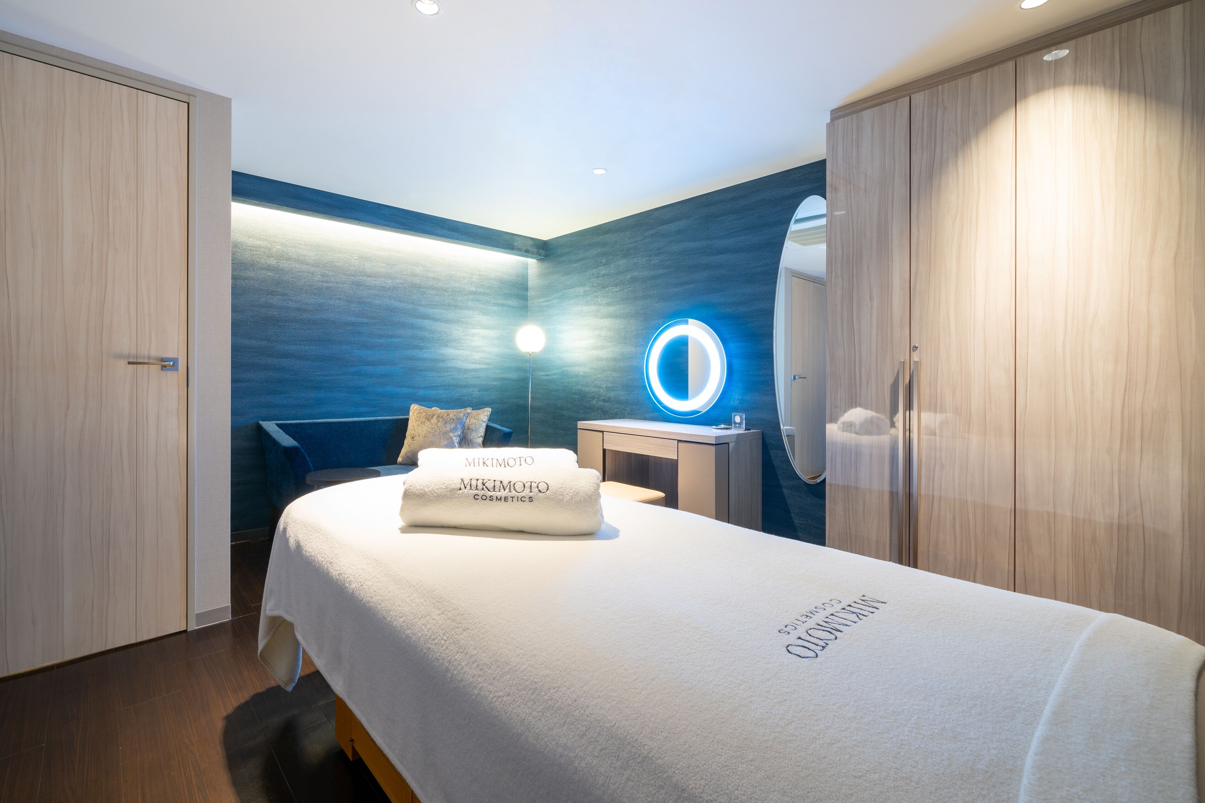 couples treatment room(s), body treatments, facials, massages