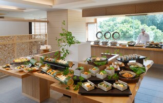 Desayuno buffet diario (JPY 4180 por persona)