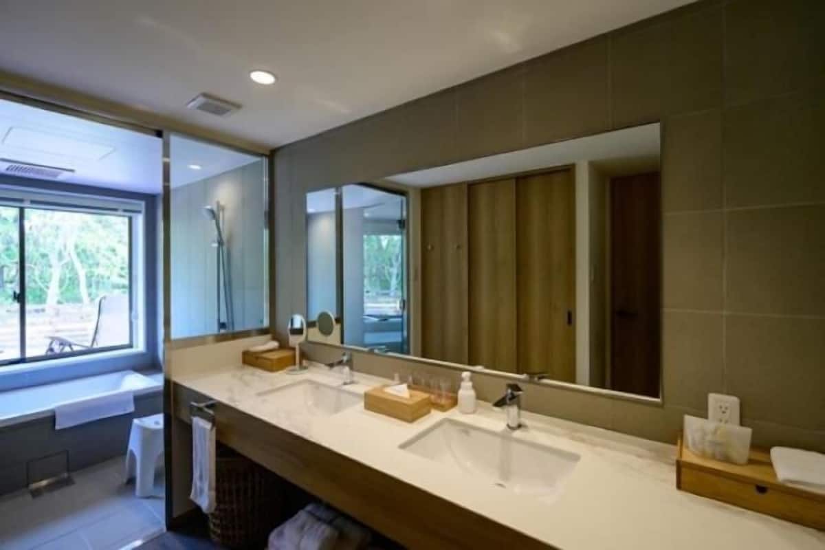 Bathroom | Separate bathtub and shower, free toiletries, hair dryer, slippers