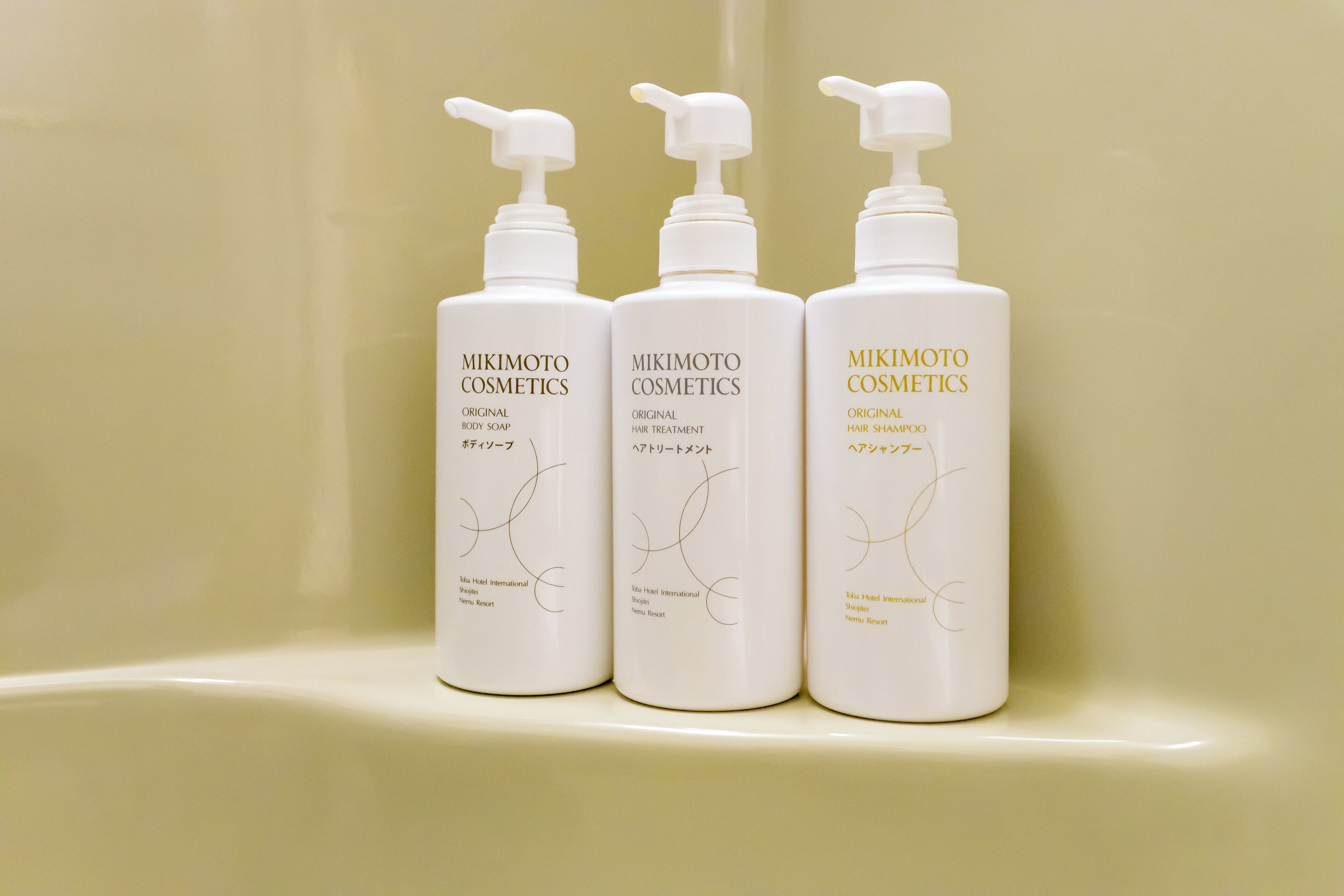 separate bathtub and shower, free toiletries, hair dryer, slippers