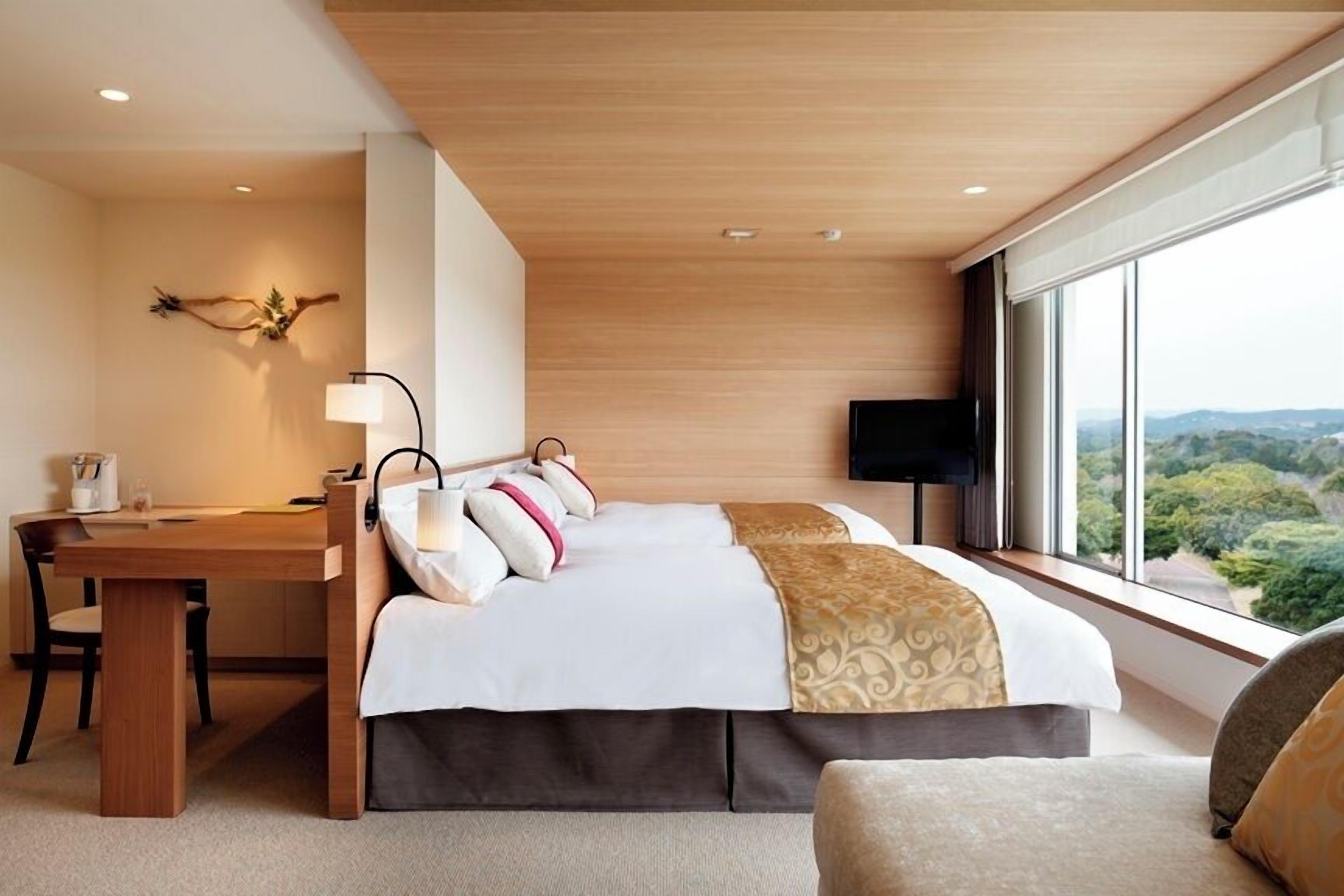 Camera Premier | Una cassaforte in camera, una scrivania, tende oscuranti, Wi-Fi gratuito