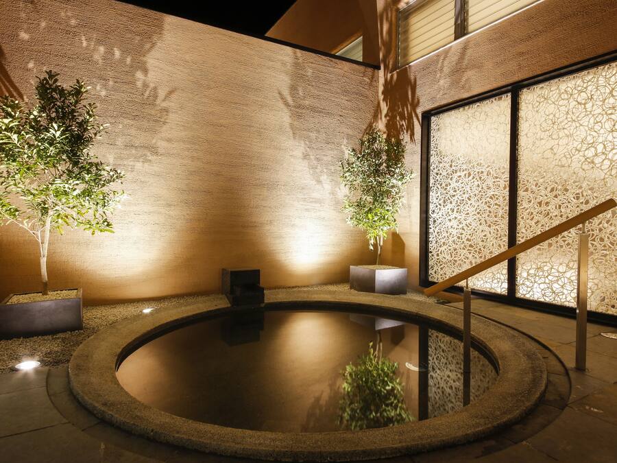 Couples treatment rooms, body treatments, facials, massages