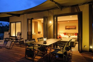 Caja de seguridad en la habitación, escritorio y cortinas blackout 