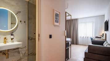 Minibar, coffres-forts dans les chambres, décoration personnalisée