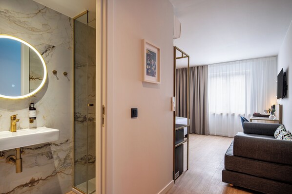 Signature Double Room | Minibar, in-room safe, individually decorated, desk - Jill Hotel Brussels (Brussels)