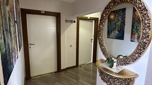 Quầy tiếp tân