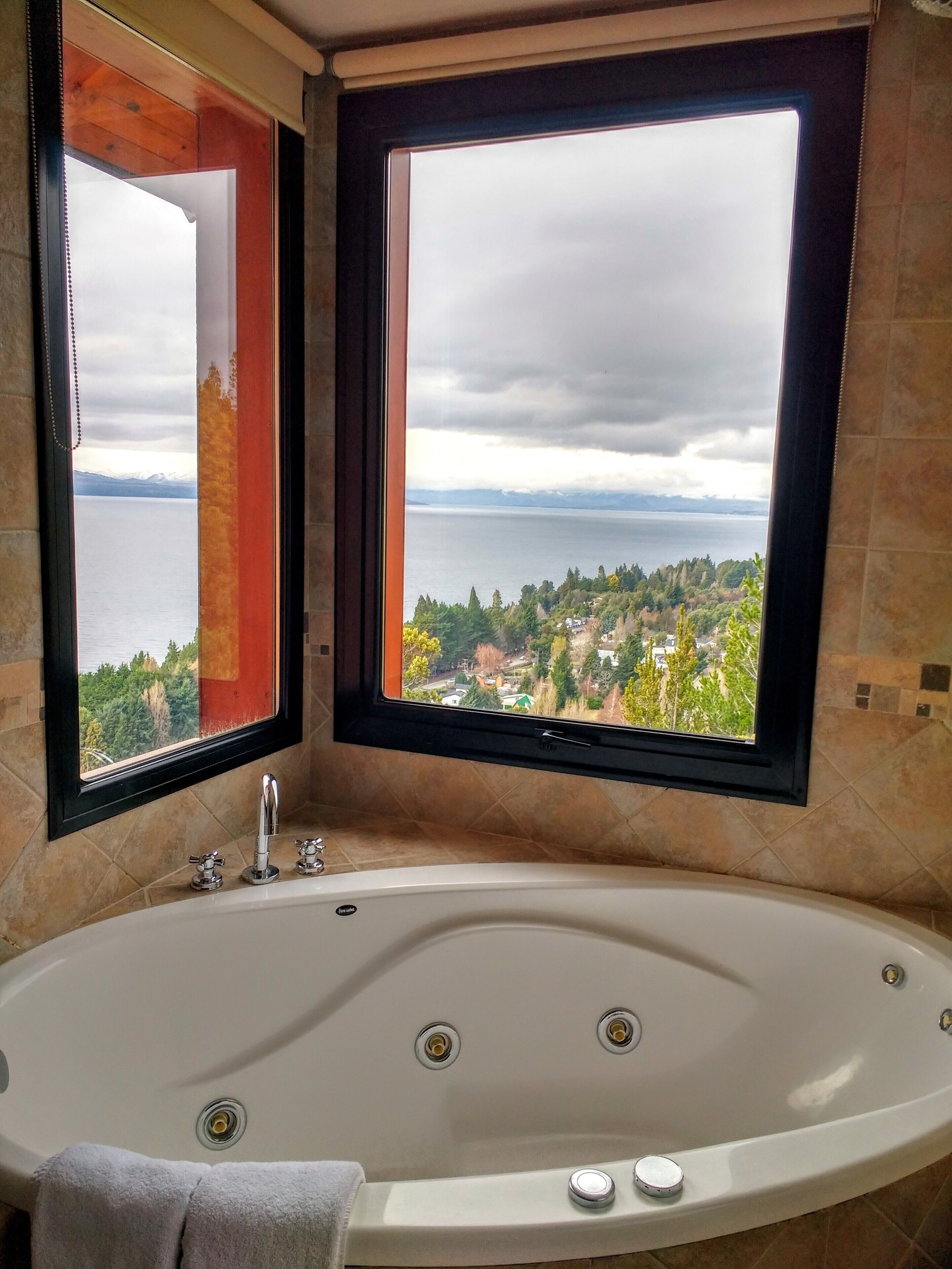 senior apartment, 2 bedrooms, lake view | bathroom | free toiletries, bidet, towels