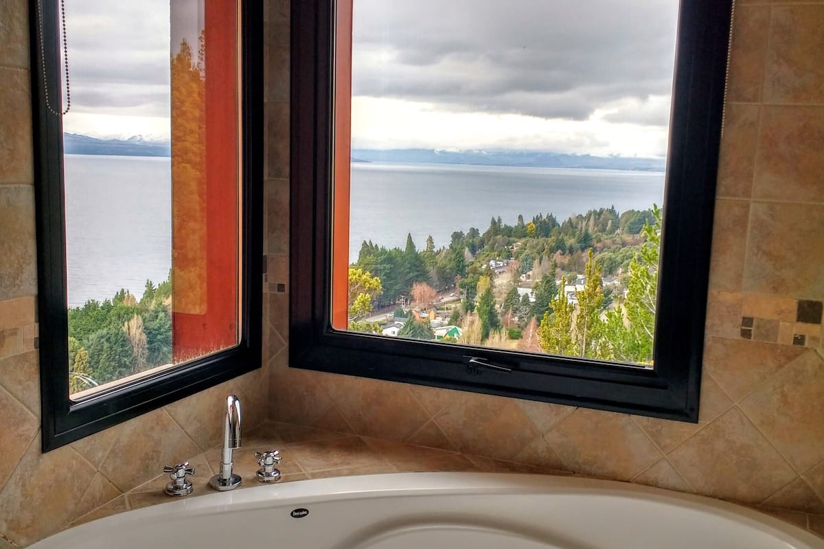 senior apartment, 2 bedrooms, lake view | bathroom | free toiletries, bidet, towels