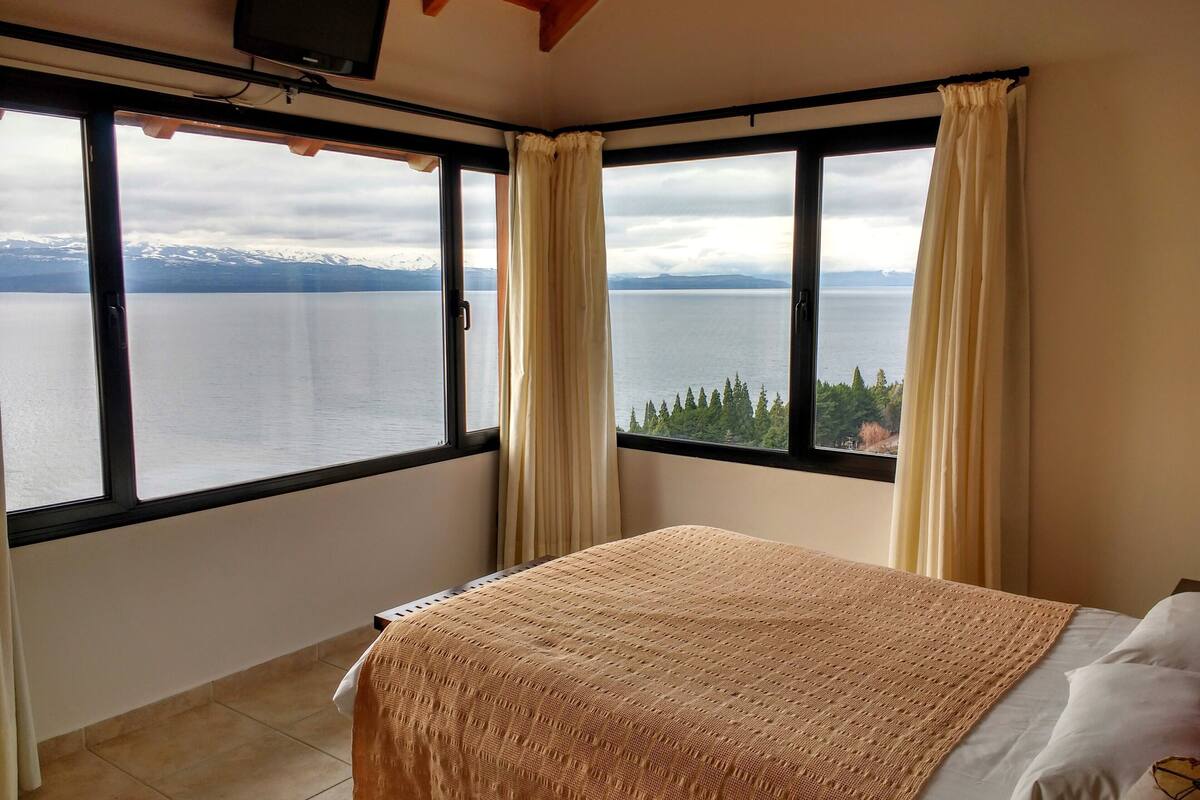 senior apartment, 2 bedrooms, lake view | in-room safe, free wifi, bed sheets