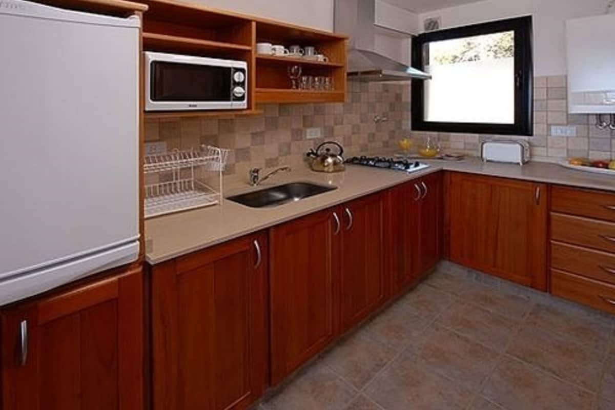 superior apartment, 2 bedrooms, lake view | private kitchen | fridge, microwave, stovetop, cookware/dishes/utensils