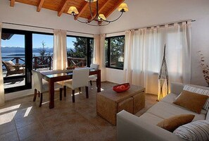 In-room safe, free WiFi, bed sheets - Catalonia Sur Aparts & Spa (San Carlos de Bariloche)