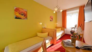 Hypo-allergenic bedding, free cots/infant beds, free WiFi, bed sheets